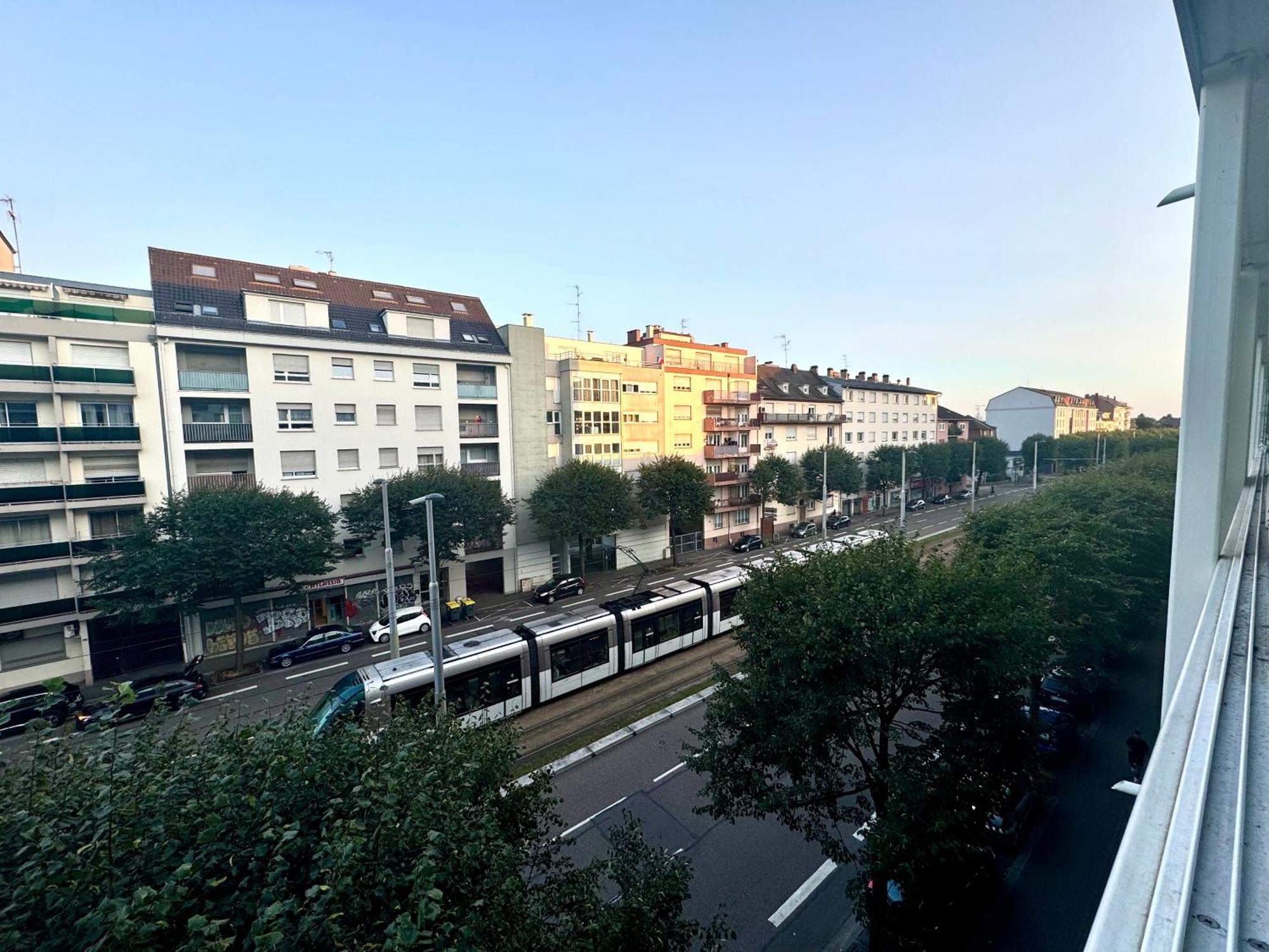 Stbg Bel Appartement Avec Balcon Estrasburgo Exterior foto